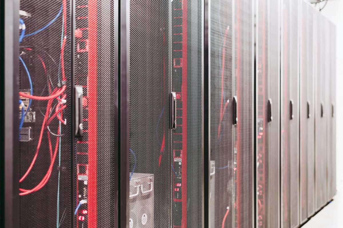 VPS proximity and data center locations for business optimization